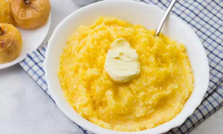 Creamy Saffron Porridge with Mixed Berries
